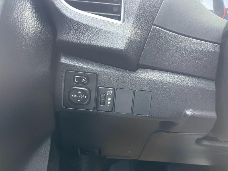 Toyota Corolla Vehicle Image 16