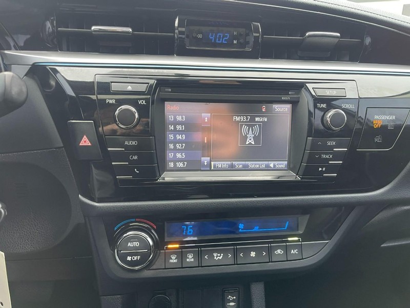 Toyota Corolla Vehicle Image 25