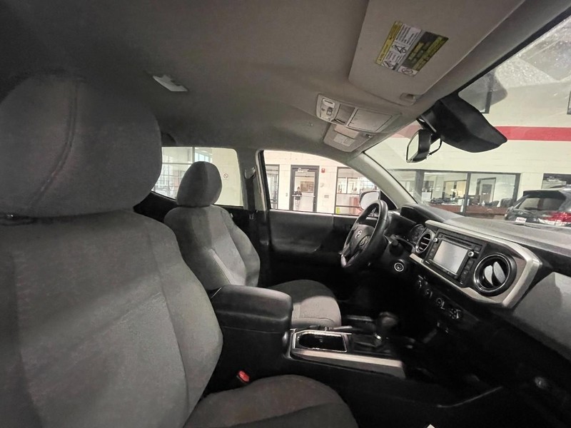 Toyota Tacoma 4WD Vehicle Image 03