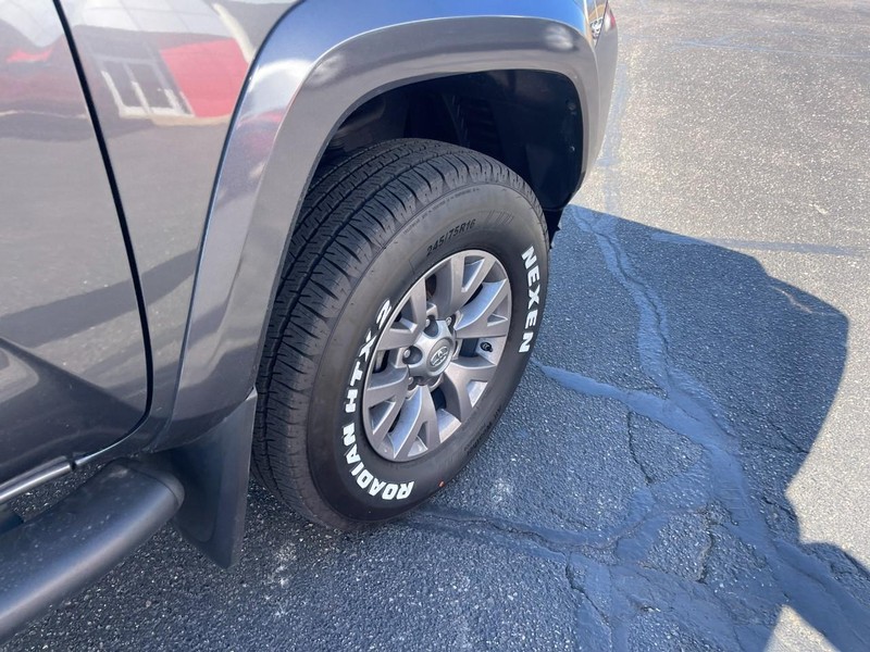 Toyota Tacoma 4WD Vehicle Image 06