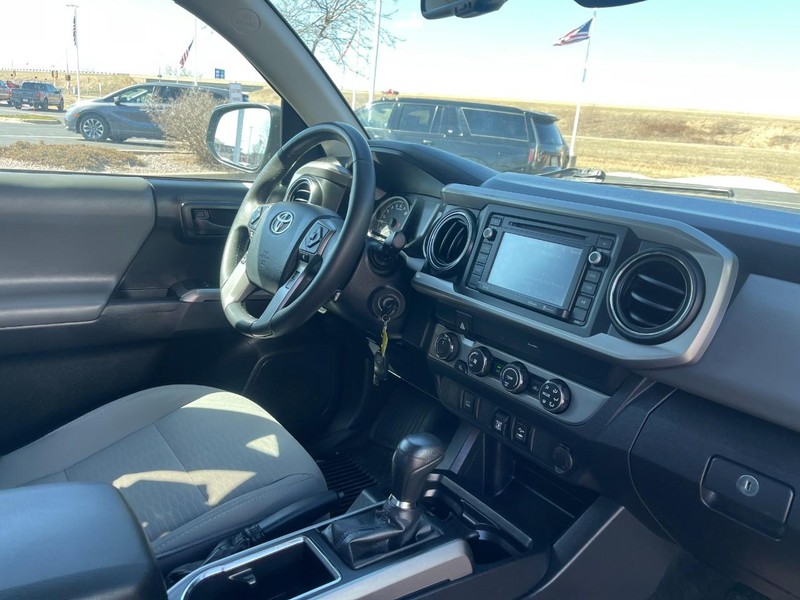 Toyota Tacoma 4WD Vehicle Image 07