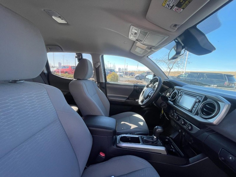 Toyota Tacoma 4WD Vehicle Image 08