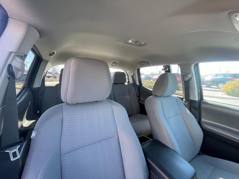 Toyota Tacoma 4WD Vehicle Image 09