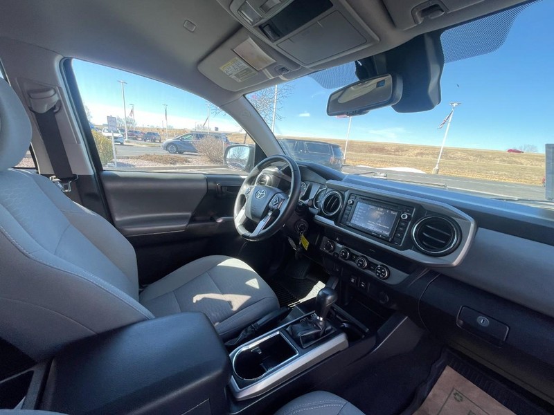 Toyota Tacoma 4WD Vehicle Image 10