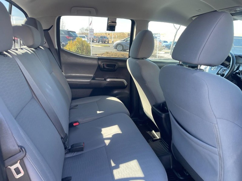 Toyota Tacoma 4WD Vehicle Image 12