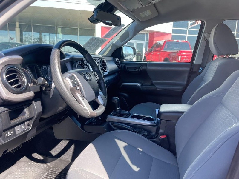 Toyota Tacoma 4WD Vehicle Image 16