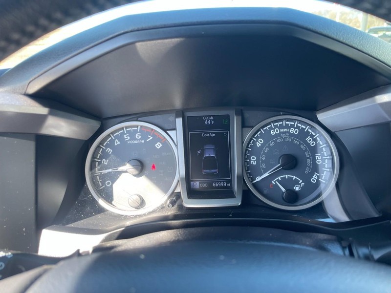 Toyota Tacoma 4WD Vehicle Image 18