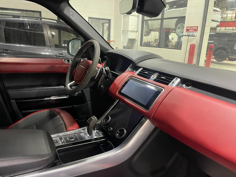 Land Rover Range Rover Sport Vehicle Image 02