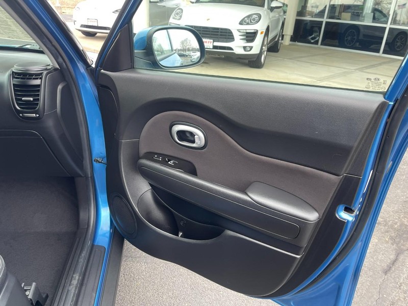 Kia Soul Vehicle Image 11