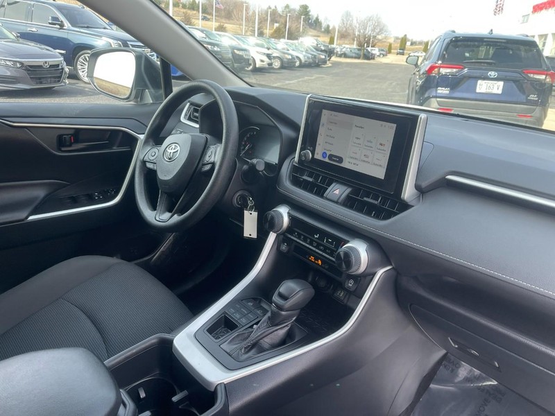 Toyota RAV4 Vehicle Image 05