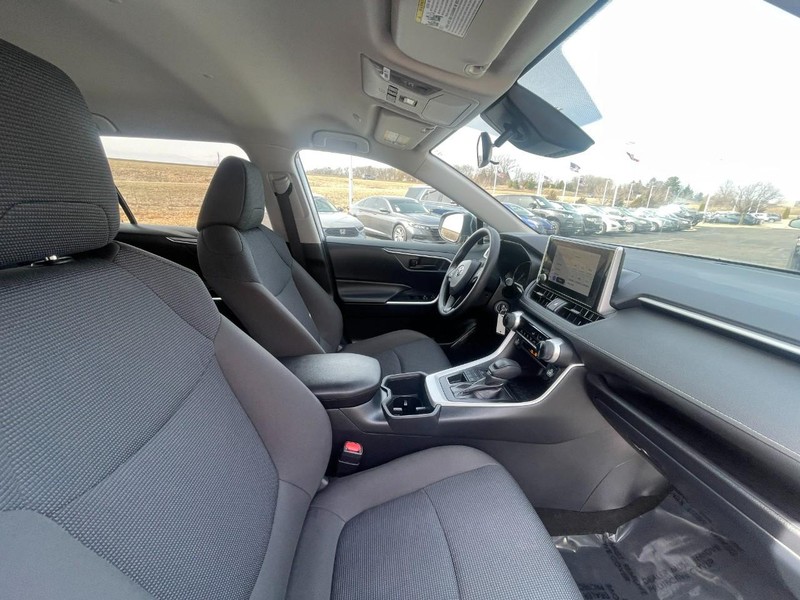 Toyota RAV4 Vehicle Image 06