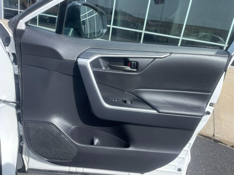 Toyota RAV4 Vehicle Image 07