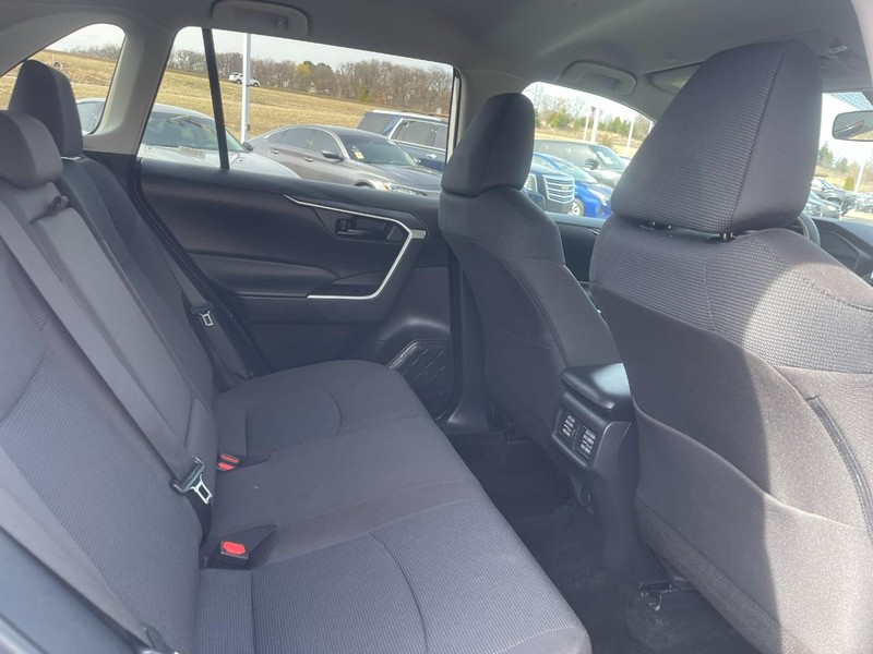 Toyota RAV4 Vehicle Image 08