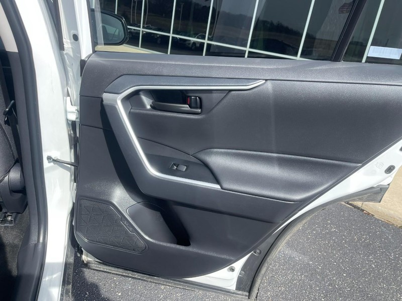 Toyota RAV4 Vehicle Image 10