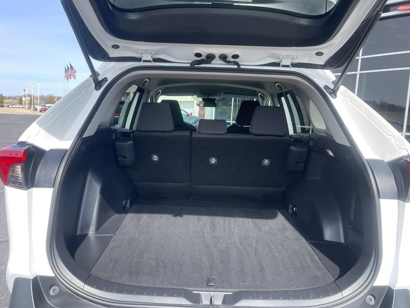 Toyota RAV4 Vehicle Image 11