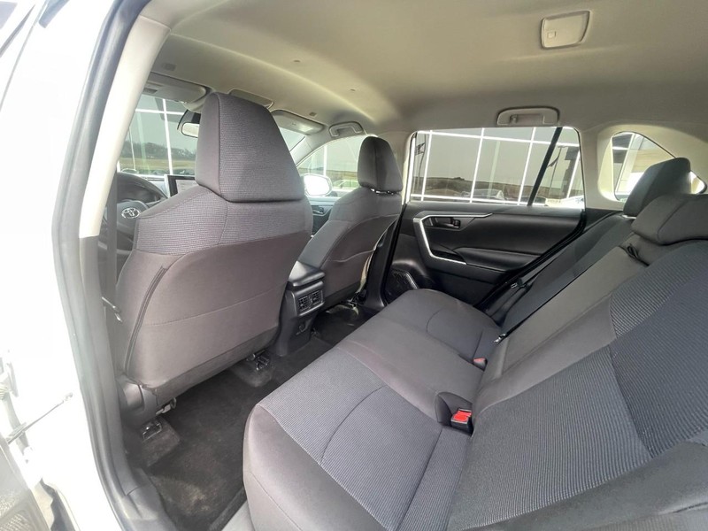 Toyota RAV4 Vehicle Image 12