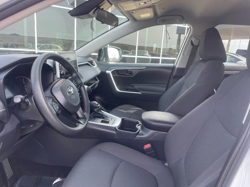 Toyota RAV4 Vehicle Image 14