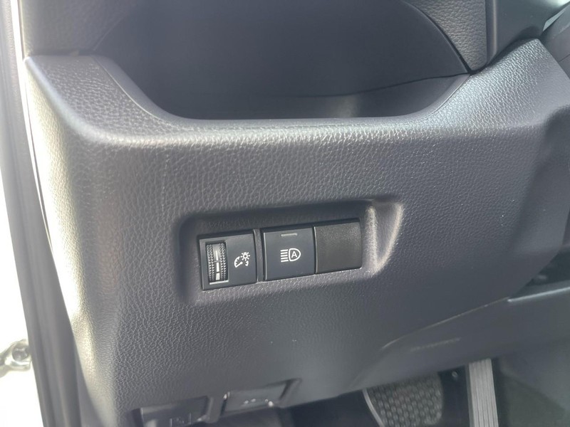 Toyota RAV4 Vehicle Image 15