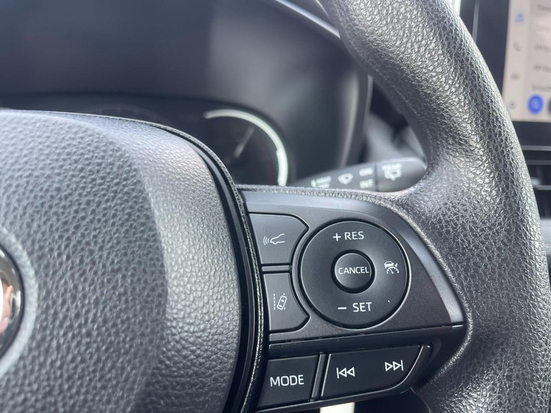 Toyota RAV4 Vehicle Image 18