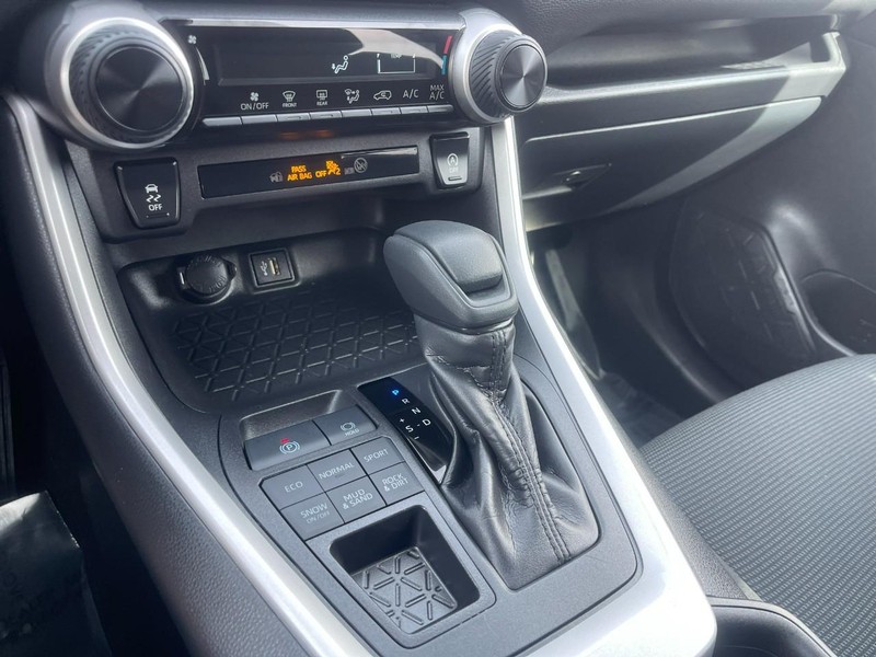 Toyota RAV4 Vehicle Image 19