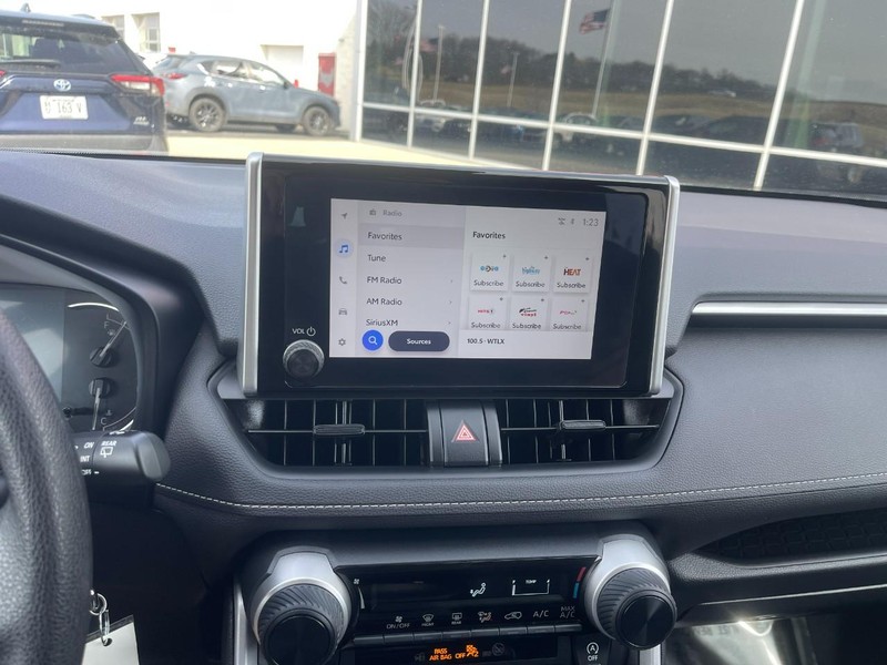 Toyota RAV4 Vehicle Image 21