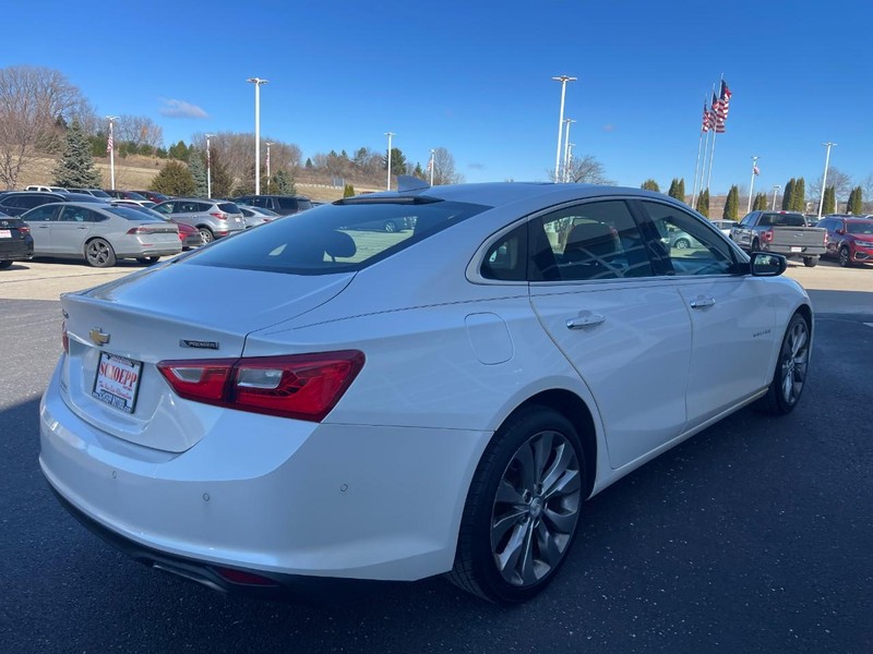 Chevrolet Malibu Vehicle Image 03
