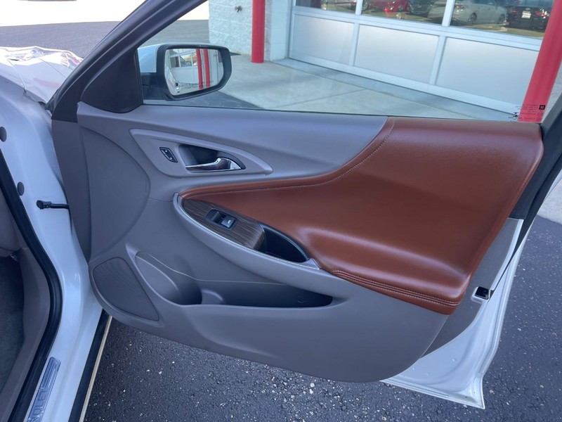 Chevrolet Malibu Vehicle Image 09