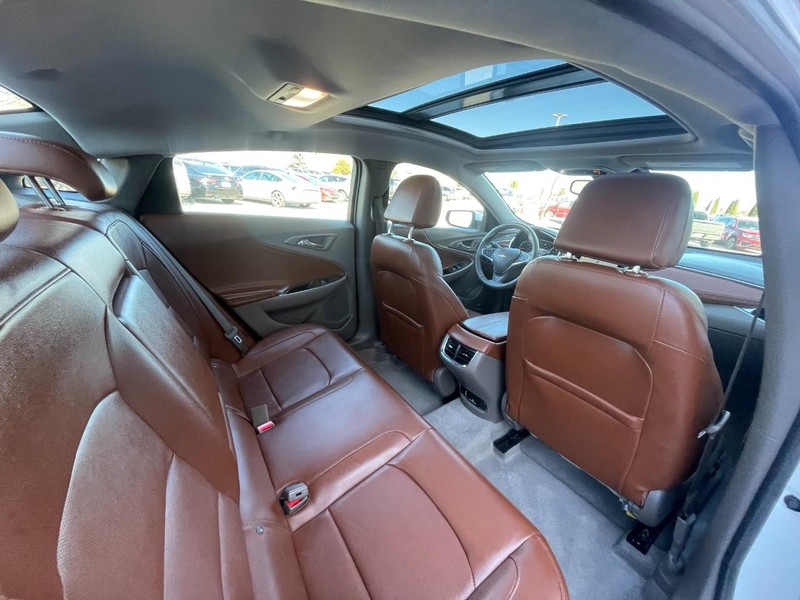 Chevrolet Malibu Vehicle Image 11