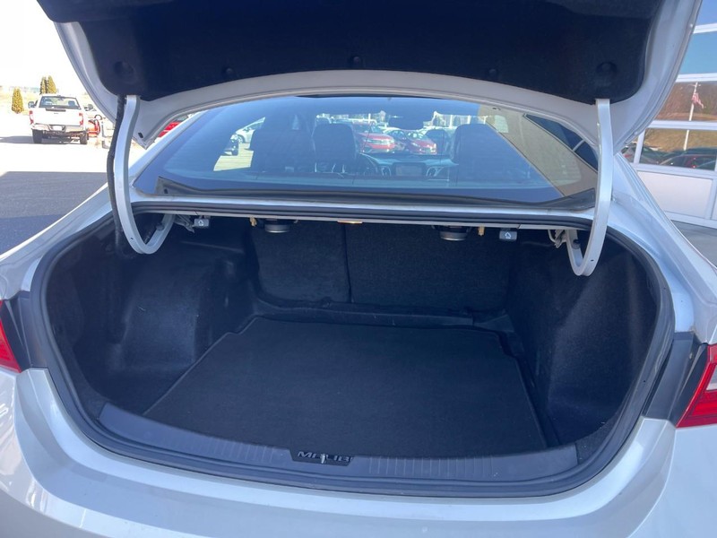 Chevrolet Malibu Vehicle Image 13