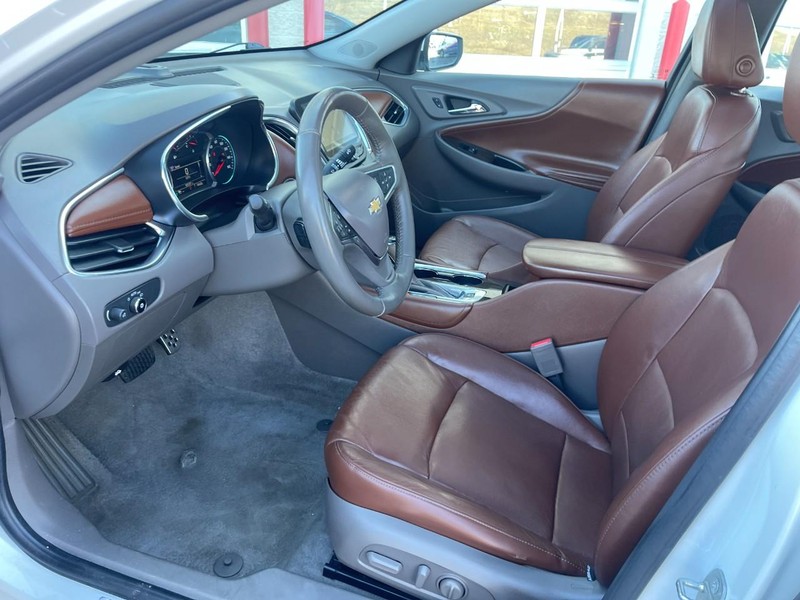 Chevrolet Malibu Vehicle Image 16