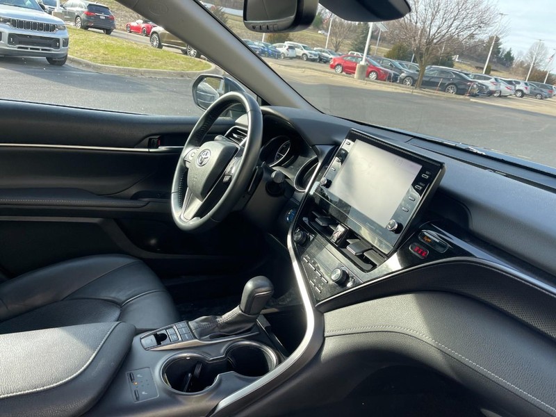 Toyota Camry Vehicle Image 05