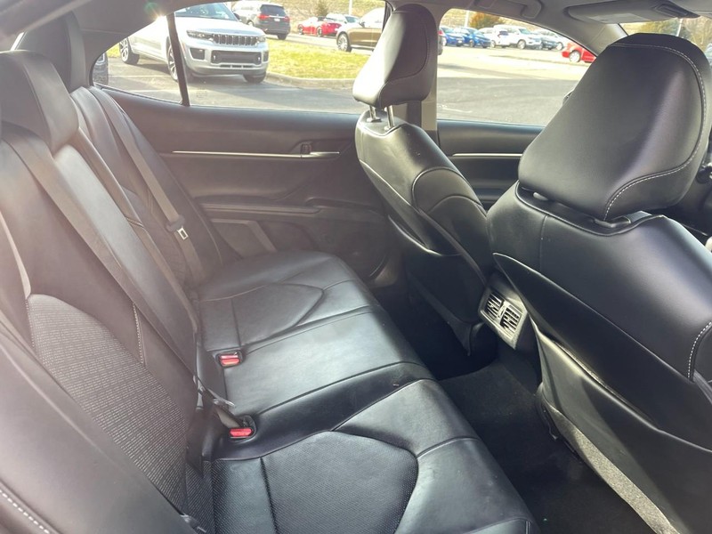 Toyota Camry Vehicle Image 09