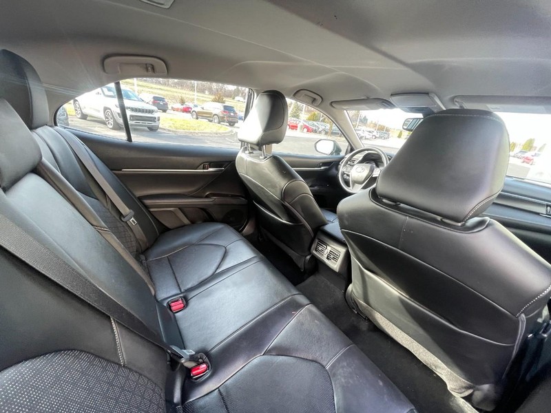 Toyota Camry Vehicle Image 10