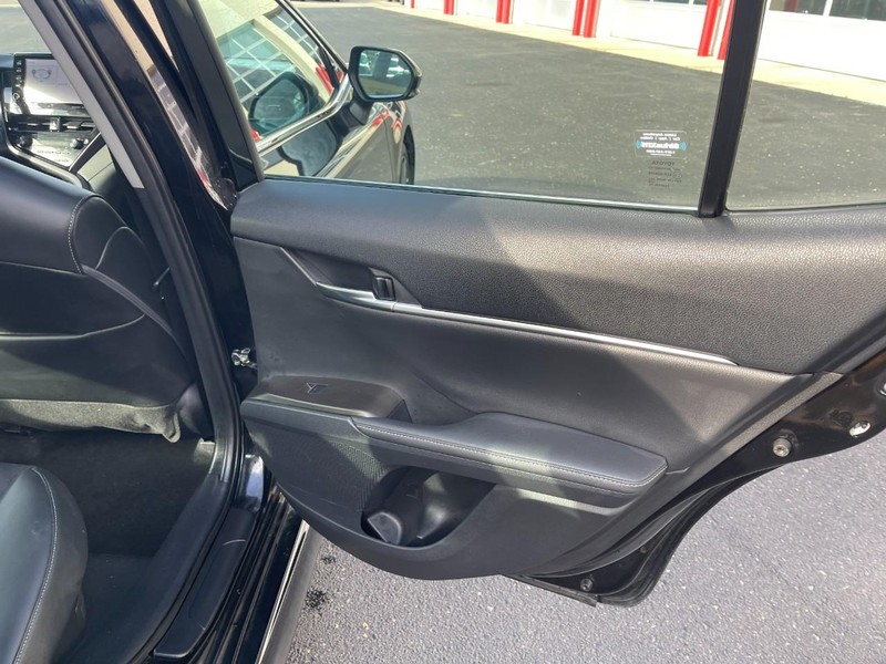 Toyota Camry Vehicle Image 11