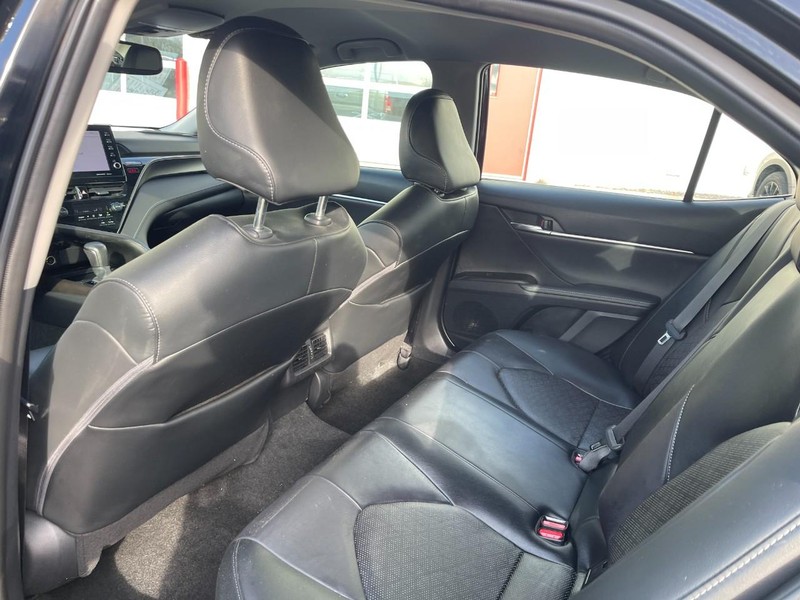 Toyota Camry Vehicle Image 12