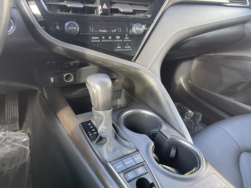 Toyota Camry Vehicle Image 16