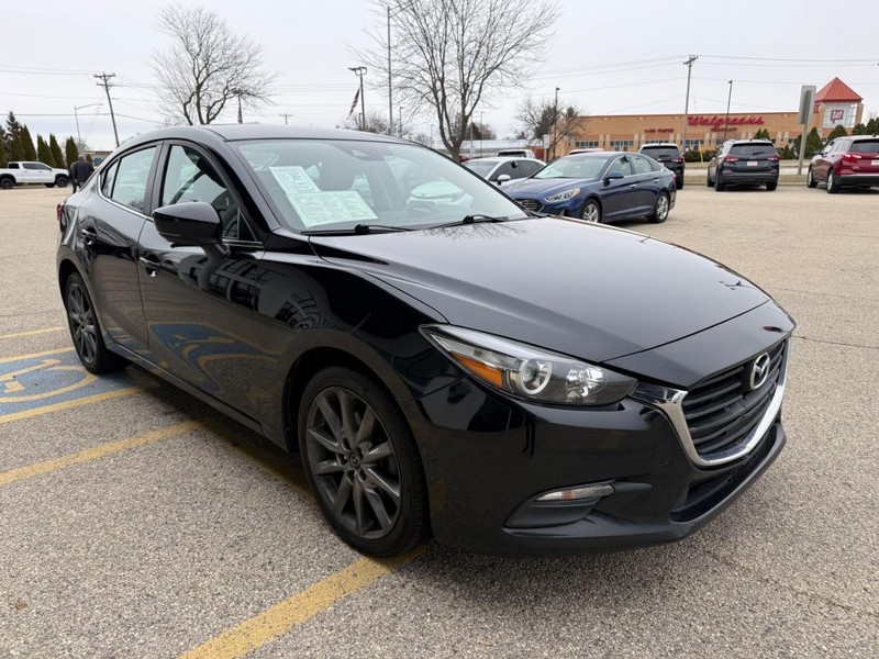 Mazda MAZDA3 4-Door Vehicle Image 05