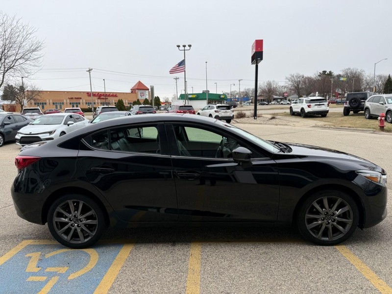 Mazda MAZDA3 4-Door Vehicle Image 08