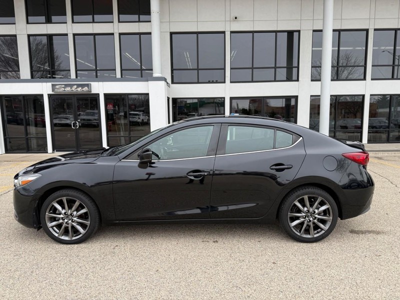 Mazda MAZDA3 4-Door Vehicle Image 16