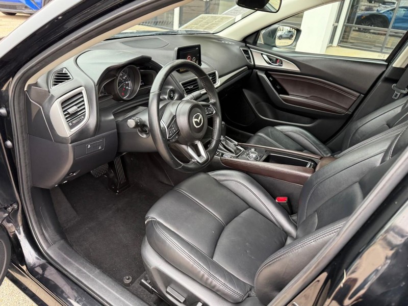 Mazda MAZDA3 4-Door Vehicle Image 18