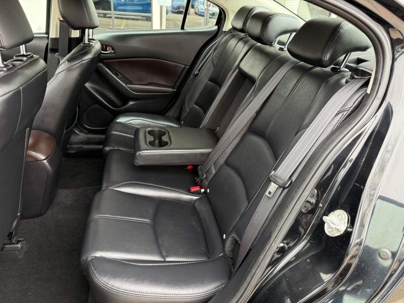 Mazda MAZDA3 4-Door Vehicle Image 19