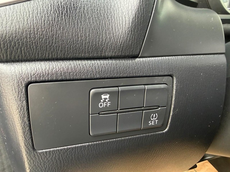 Mazda MAZDA3 4-Door Vehicle Image 25