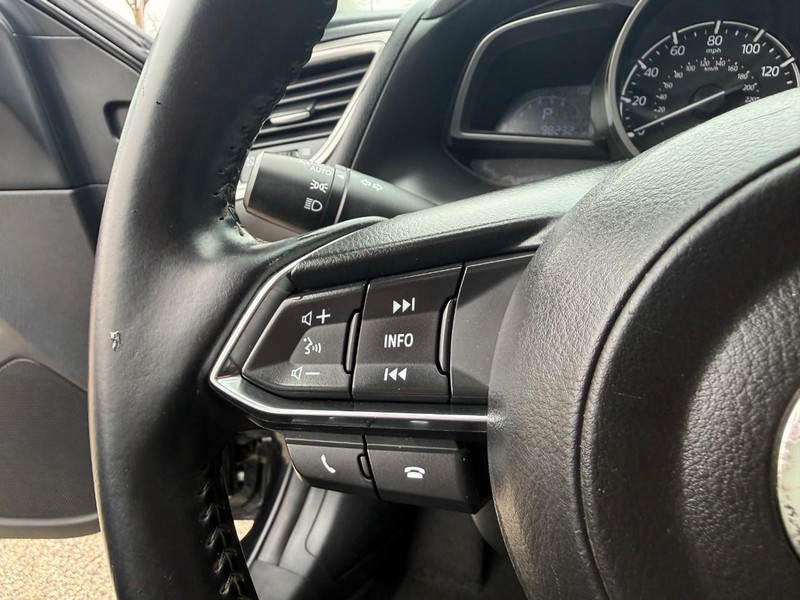 Mazda MAZDA3 4-Door Vehicle Image 28