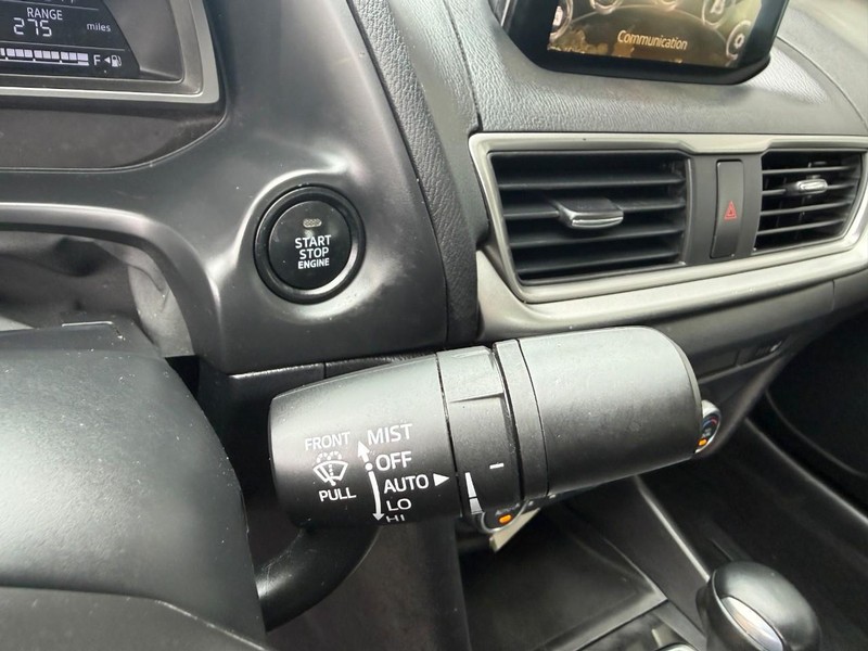 Mazda MAZDA3 4-Door Vehicle Image 29