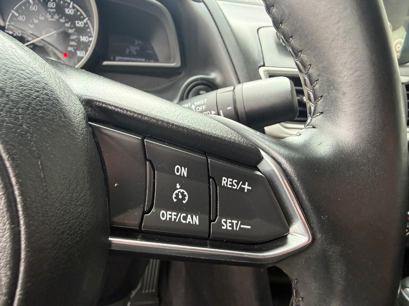 Mazda MAZDA3 4-Door Vehicle Image 30