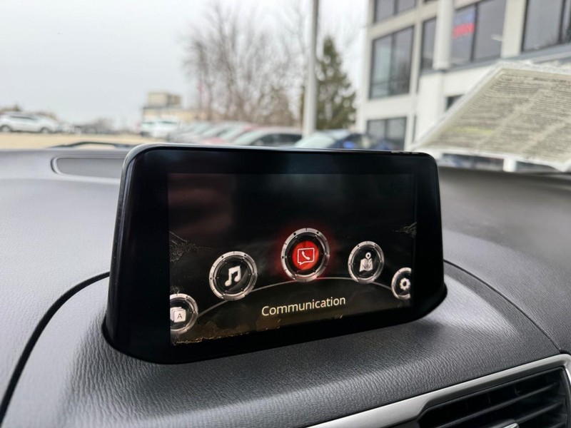 Mazda MAZDA3 4-Door Vehicle Image 32