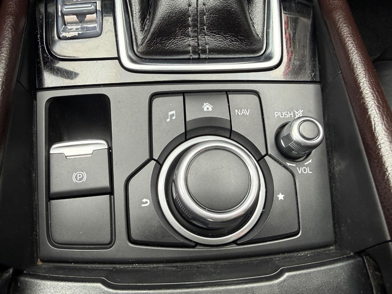 Mazda MAZDA3 4-Door Vehicle Image 36