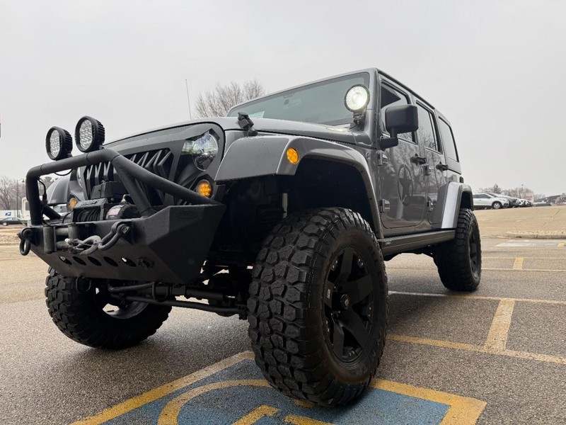 Jeep Wrangler Unlimited Vehicle Image 11