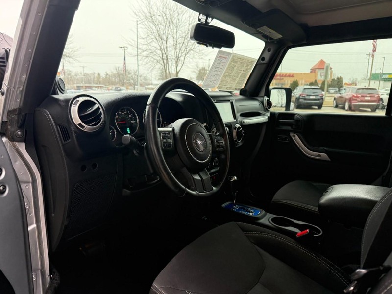 Jeep Wrangler Unlimited Vehicle Image 15