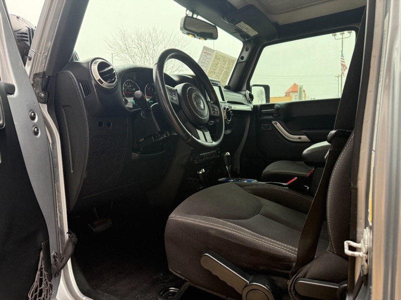 Jeep Wrangler Unlimited Vehicle Image 16